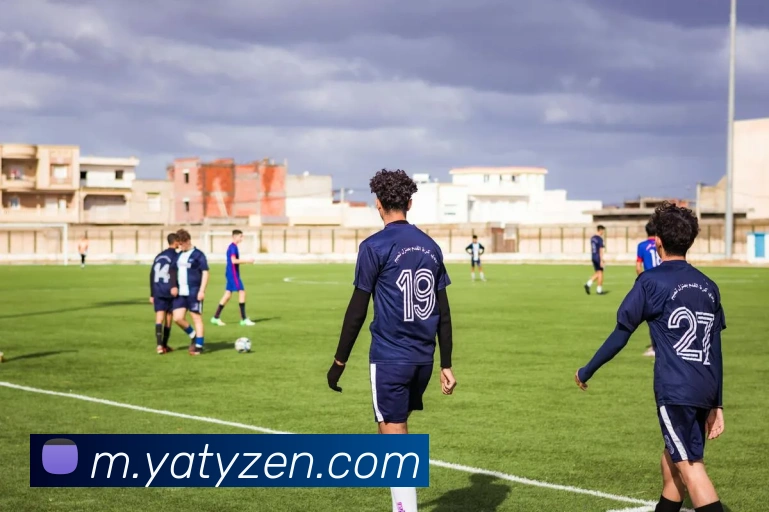 巴萨队内领袖弗里克展现卓越管理能力提升球队表现